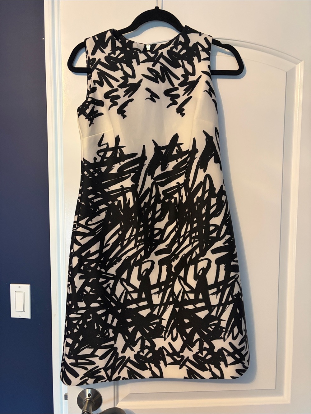 Taylor Size 6 Sleeveless Black & White Scribble Print Dress